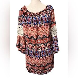 Womens Win Win colorful pinwheel sleeve tunic with lace on the sleeves Size L-XL